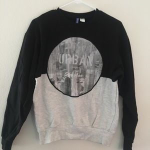 Black/White Sweatshirt with Graphic